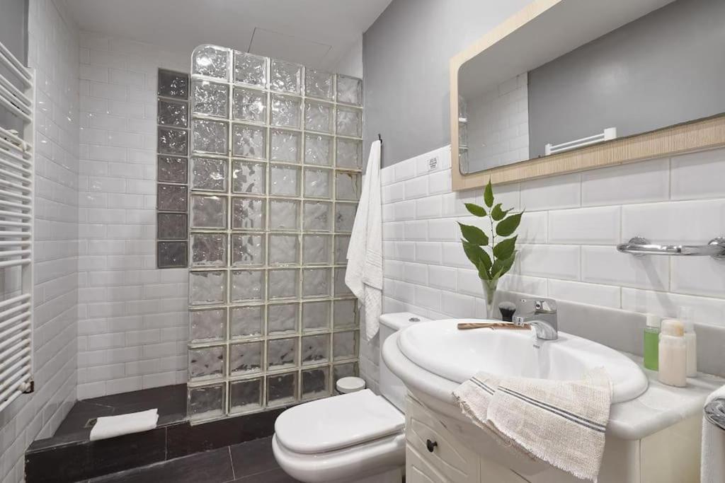 Magnificent 4 Bedroom In Eixample Appartement